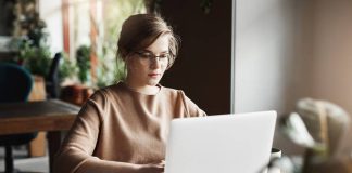 Banco de Chile y Skillnest entregarán 80 becas para que mujeres estudien programación Banco de Chile y Skillnest entregarán 80 becas para que mujeres estudien programación