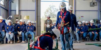 ESTUDIANTES DEL LICEO DE PICA INICIAN PRÁCTICAS EN SECTOR MINERO E INDUSTRIAL APOYADOS POR COLLAHUASI ESTUDIANTES DEL LICEO DE PICA INICIAN PRÁCTICAS EN SECTOR MINERO E INDUSTRIAL APOYADOS POR COLLAHUASI