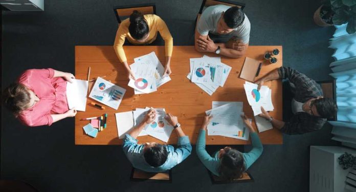 Encuesta PULS 2025 busca la opinión de las y los directivos de las escuelas y liceos de Chile Encuesta PULS 2025 busca la opinión de las y los directivos de las escuelas y liceos de Chile