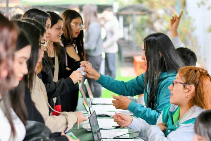 Ensayo PAES en Santo Tomás Iquique
