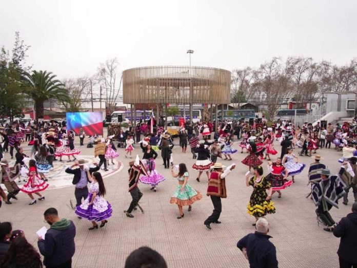 Estudiante de Colina y Fiestas Patrias “La cueca te hace sentir libre” Estudiante de Colina y Fiestas Patrias: “La cueca te hace sentir libre”