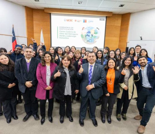 Estudiantes reciben certificación en curso sobre hidrógeno verde y liderazgo femenino Estudiantes reciben certificación en curso sobre hidrógeno verde y liderazgo femenino