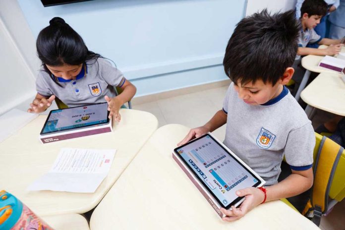 Fundación País Digital en conjunto con BHP | Spence inauguran nuevas aulas tecnológicas en Sierra Gorda y Baquedano Fundación País Digital en conjunto con BHP | Spence inauguran nuevas aulas tecnológicas en Sierra Gorda y Baquedano