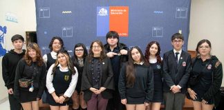 Mineduc inicia mesa de trabajo junto a representantes de centros de estudiantes de Liceos Emblemáticos de la región Metropolitana