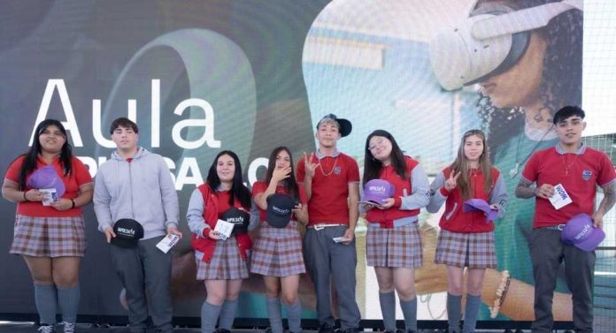 Minería unida por la educación: Cuatro compañías inauguran Aulas Tecnológicas de enseñanza STEM para jóvenes