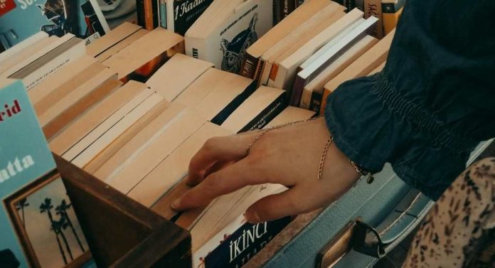 Para los viajes de Fiestas Patrias Lleva un libro de bolsillo Para los viajes de Fiestas Patrias Lleva un libro de bolsillo