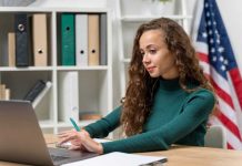 Ranking de las carreras mejor pagadas en Chile que exigen a profesionales bilingües