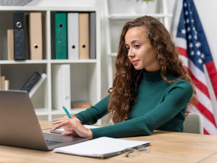 Ranking de las carreras mejor pagadas en Chile que exigen a profesionales bilingües