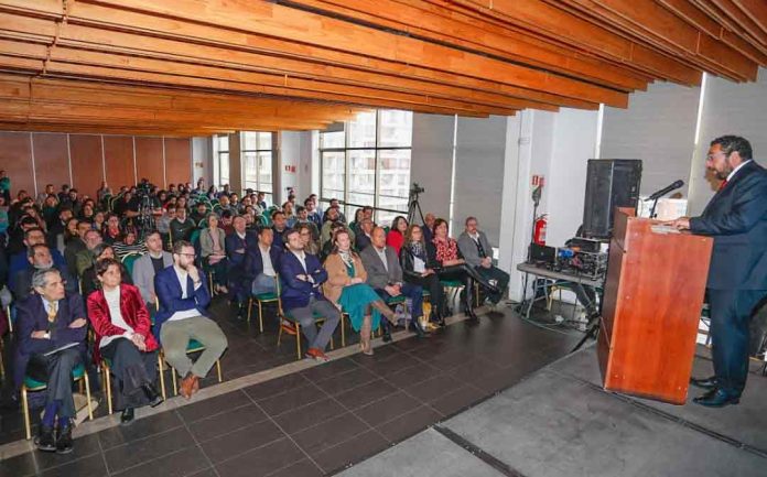 Seminario: Uso de datos, evidencia y analítica en la Nueva Educación Pública Seminario: Uso de datos, evidencia y analítica en la Nueva Educación Pública