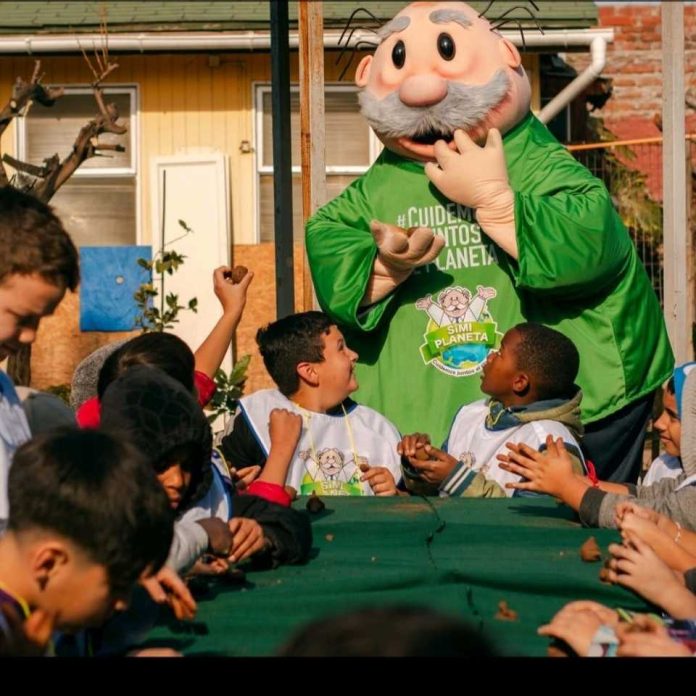 SíMiPlaneta lleva talleres de bombas de semillas a colegios y barrios de Santiago