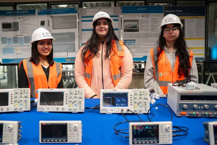 UCT inaugura laboratorio de última generación para Ingeniería Eléctrica en Campus Luis Rivas del Canto