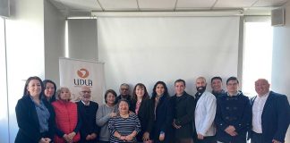 UDLA y ONG Vivir Consentidos firman convenio para impulsar investigación en envejecimiento activo