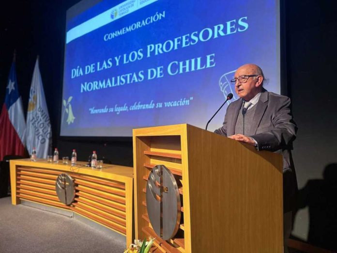 Un homenaje a la memoria viva: la UCT conmemora el Día del Profesor y Profesora Normalista
