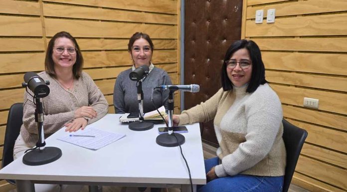 Voces en Ciencia: el espacio radial que visibiliza a las mujeres científicas de Chile y el mundo Voces en Ciencia: el espacio radial que visibiliza a las mujeres científicas de Chile y el mundo