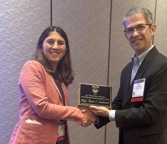 Académica USM recibe reconocimiento de asociación científica internacional