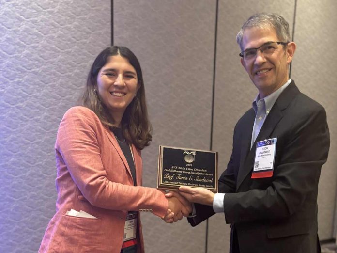 Académica USM recibe reconocimiento de asociación científica internacional