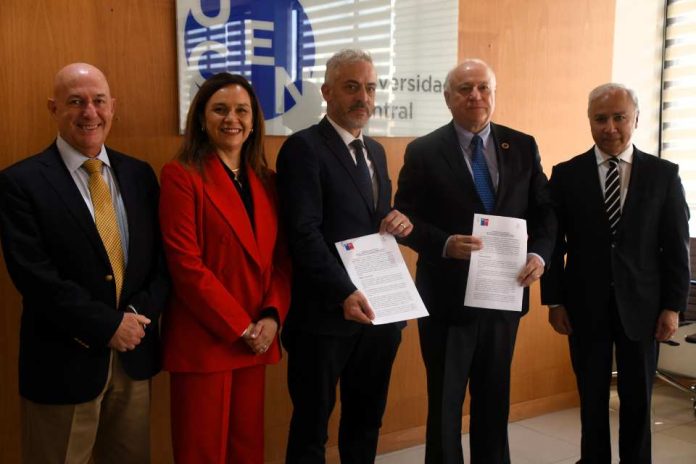 CUP y Migraciones firman convenio para facilitar el intercambio de conocimiento y la llegada de talento internacional al país