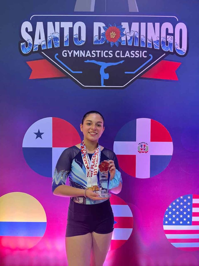 Chilena de 16 años fue doble campeona en evento internacional de gimnasia Chilena de 16 años fue doble campeona en evento internacional de gimnasia