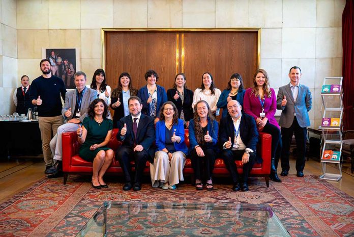 Convenio Mineduc BancoEstado Convenio Mineduc BancoEstado firman convenio para fortalecer la Educación Financiera de niños, niñas y jóvenes