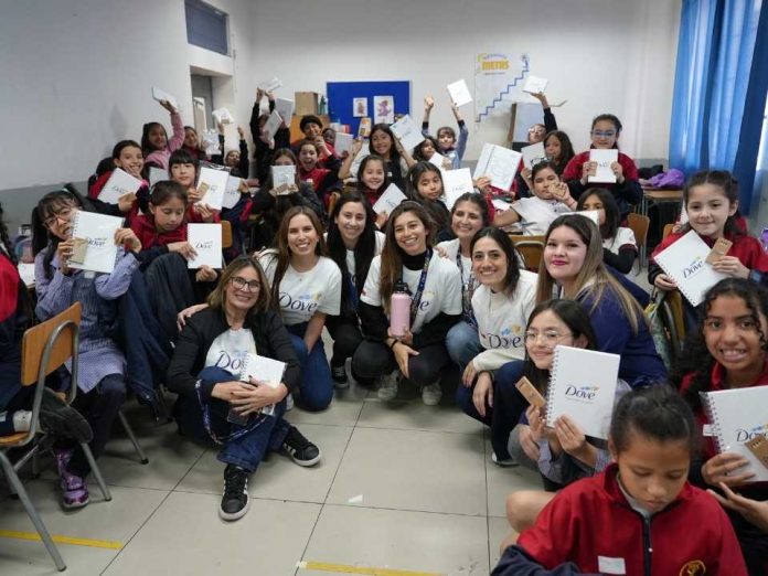Dove celebra el Día Internacional de la Niña con un llamado a que #CambiemosElCumplido Dove celebra el Día Internacional de la Niña con un llamado a que #CambiemosElCumplido