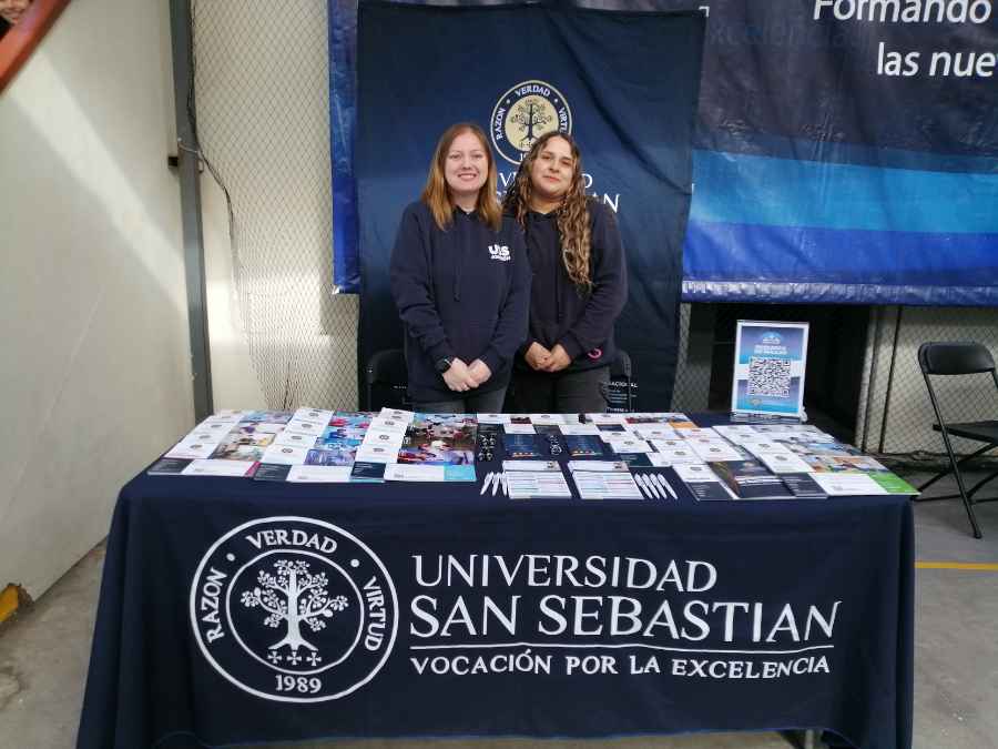 FAMILIAS QUE INSPIRAN: JOHN JOHN HIGH SCHOOL REALIZA EMOTIVA EXPO VOCACIONAL 2025 CON SUS PROPIOS APODERADOS/AS COMO PROTAGONISTAS