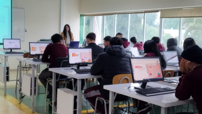 Encuentro Cia.6 Más de 1.200 estudiantes participaron en XIV Encuentro con las Ciencias UCN