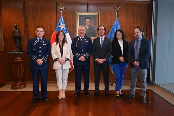 Fuerza Aérea de Chile y Pontificia Universidad Católica de Chile firmaron convenio de colaboración Fuerza Aérea de Chile y Pontificia Universidad Católica de Chile firmaron convenio de colaboración