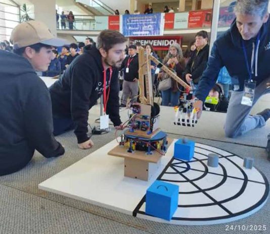 Más de 400 escolares compitieron en el Torneo de Robótica Escolar en Concepción Más de 400 escolares compitieron en el Torneo de Robótica Escolar en Concepción