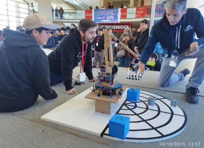 Más de 400 escolares compitieron en el Torneo de Robótica Escolar en Concepción Más de 400 escolares compitieron en el Torneo de Robótica Escolar en Concepción