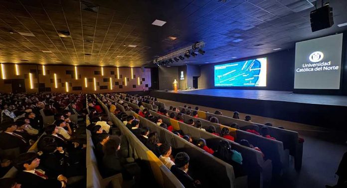 Más de 750 personas asistieron a la exhibición del Documental “Te Moana Ora” Más de 750 personas asistieron a la exhibición del Documental “Te Moana Ora”