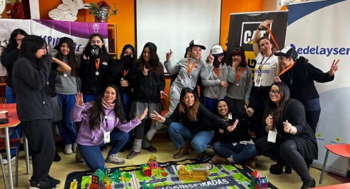 Niñas de Coyhaique exploran vocaciones STEM a través de taller de domótica Niñas de Coyhaique exploran vocaciones STEM a través de taller de domótica