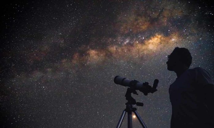 Noviembre será un mes de cometas, meteoros y una Luna inquieta Noviembre será un mes de cometas, meteoros y una Luna inquieta