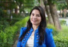 Profesora chilena de música es premiada por los Latin Grammy Profesora chilena de música es premiada por los Latin Grammy