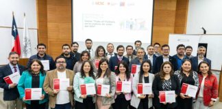 Profesores se certifican en hidrógeno verde con apoyo del Centro de Energía UCSC y CORFO Profesores se certifican en hidrógeno verde con apoyo del Centro de Energía UCSC y CORFO