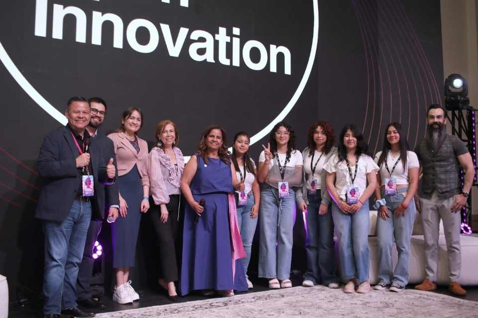 Niñas de la Región Metropolitana presentaron sus proyectos tecnológicos en el Demo Pitch del Women Open Innovation 2025