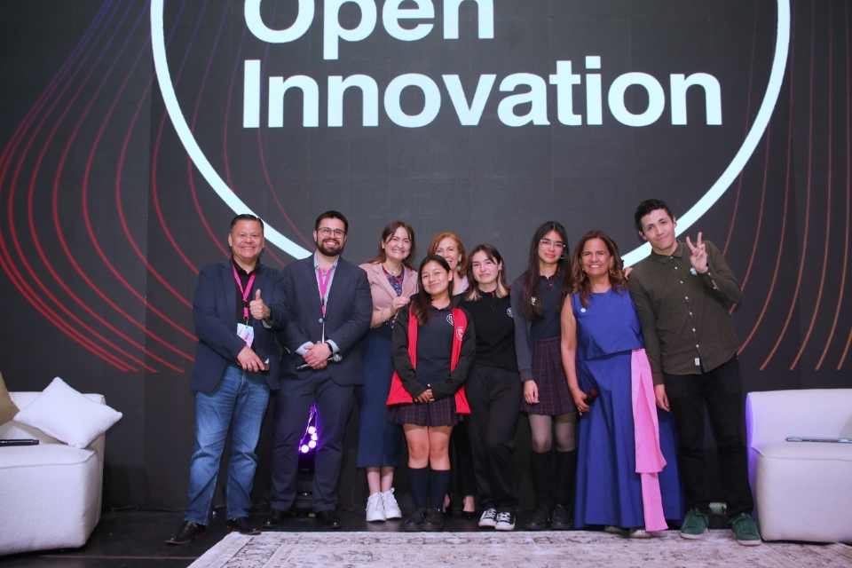 Niñas de la Región Metropolitana presentaron sus proyectos tecnológicos en el Demo Pitch del Women Open Innovation 2025