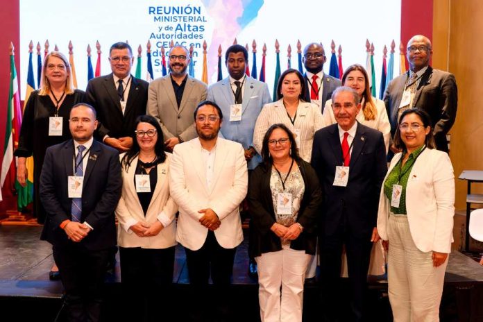 Subsecretario de Educación Superior participa en firma de la Declaración Ministerial que consolida la educación superior como derecho fundamental en la región Subsecretario de Educación Superior participa en firma de la Declaración Ministerial que consolida la educación superior como derecho fundamental en la región