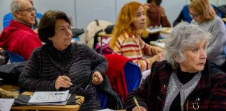 Taller gratuito de inglés para adultos mayores en Duoc UC