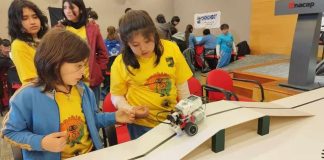Más de 400 escolares de todo Chile participaron en la sexta fecha de la Liga Robótica Escolar: Colegios de regiones fueron los principales ganadores