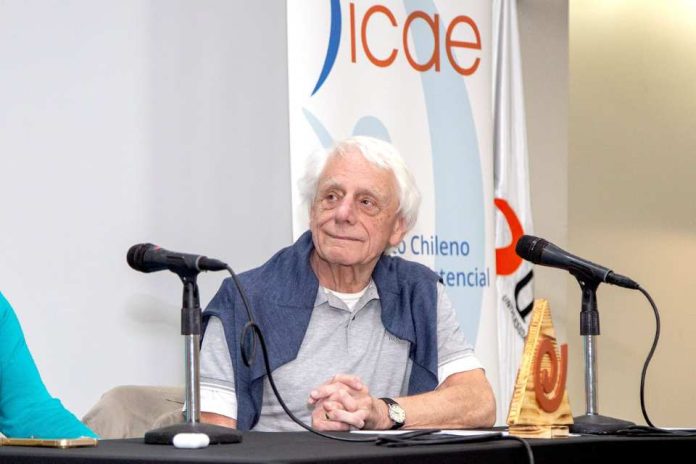 Alfried Längle expone en UDLA su método para perfeccionar la práctica psicoterapéutica Alfried Längle expone en UDLA su método para perfeccionar la práctica psicoterapéutica