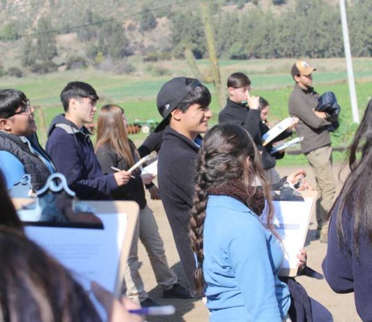 De la sala al huerto: estudiantes aprenden cómo un pulverizador agrícola bien regulado puede cambiarlo todo