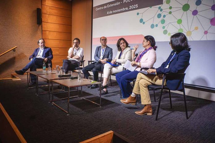 Derrumbar neuromitos y fortalecer formación de docentes: Reflexiones de expertos en ciencia del aprendizaje Derrumbar neuromitos y fortalecer formación de docentes: Reflexiones de expertos en ciencia del aprendizaje