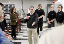 Empresas impulsan formación práctica para enfrentar déficit de jóvenes profesionales tecnológicos