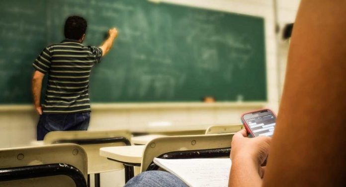Encuesta Impulso Docente 73% de directores destacados cree que el sistema escolar no está formando para el futuro Encuesta Impulso Docente 73% de directores destacados cree que el sistema escolar no está formando para el futuro