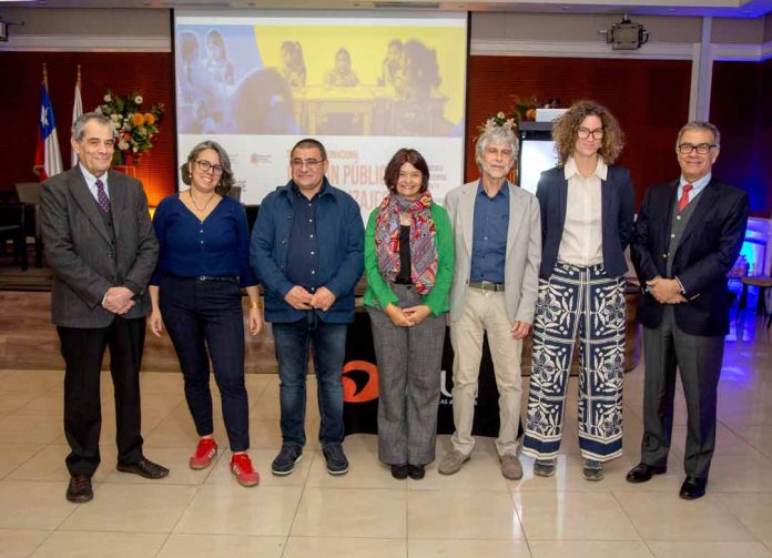 Expertos analizan los desafíos de la gestión educativa y su impacto en los aprendizajes en Seminario organizado por la DEP y la UDLA