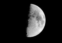 La Luna entra en la fase de cuarto creciente con la mitad de su disco iluminado, Luna fase cuarto creciente