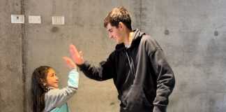 Motivación y tutorías online permiten mejoras en aprendizajes equivalentes a ocho meses de clases para estudiantes con rezago educativo