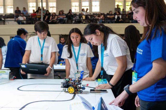 Niños y jóvenes de todo el país participarán en Final Nacional de Robótica Educativa y Videojuegos de Fundación Mustakis