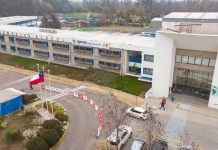 Suiza y Finlandia incorporan inteligencia artificial y tecnología en clases: la tendencia que comienza a influir en colegios chilenos