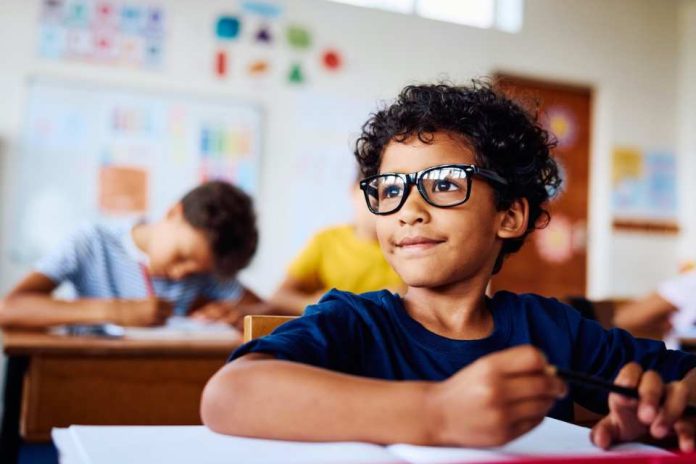 TERCERA EDICIÓN DE IPSOS EDUCATION MONITOR LA MAYORÍA DE LOS PAÍSES APOYA LA PROHIBICIÓN DEL USO DE LAS REDES SOCIALES A MENORES DE 14 AÑOS TERCERA EDICIÓN DE IPSOS EDUCATION MONITOR: LA MAYORÍA DE LOS PAÍSES APOYA LA PROHIBICIÓN DEL USO DE LAS REDES SOCIALES A MENORES DE 14 AÑOS